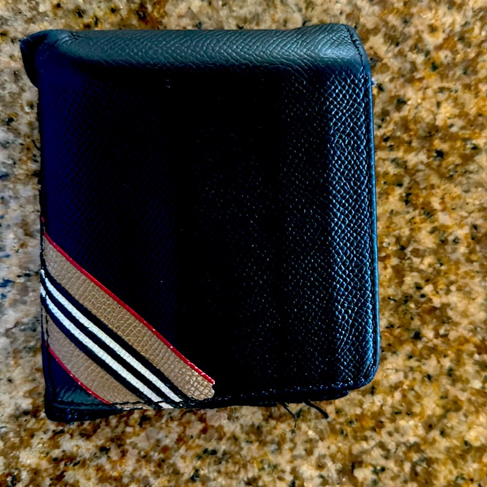 Fairly and barely used Burberry wallet!!!